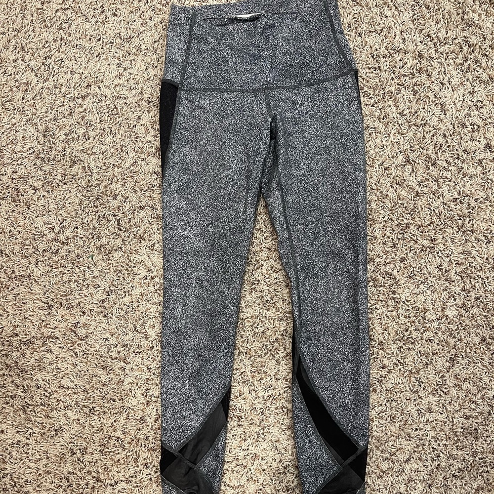 Lululemon leggings size 6